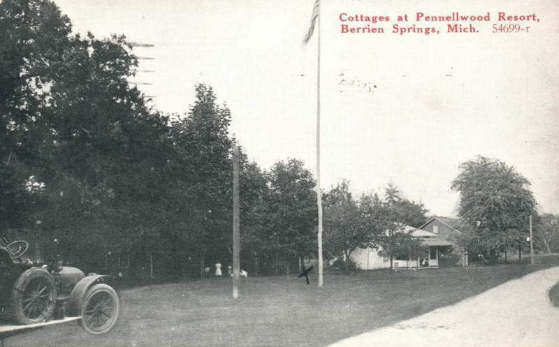 Pennellwood Resort - Vintage Postcard (newer photo)